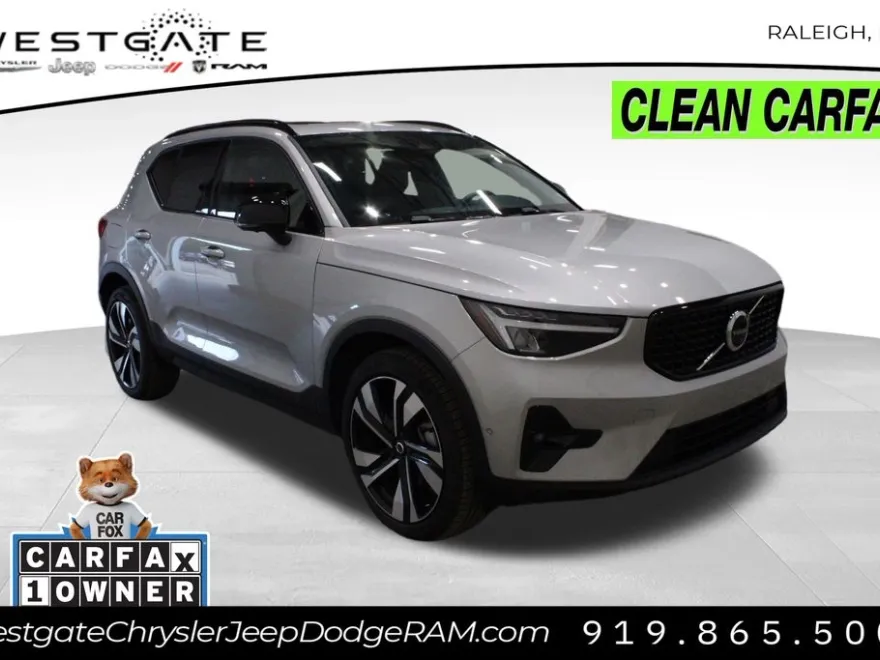 2025 Volvo XC40 Plus photo 1
