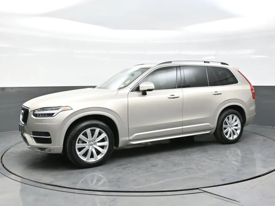 2016 Volvo XC90 T6 Momentum photo 1