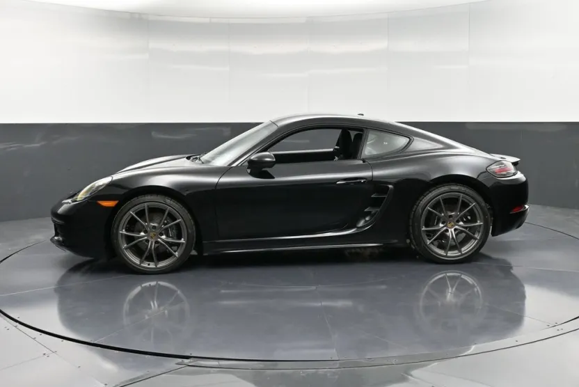 2025 Porsche Cayman photo 1