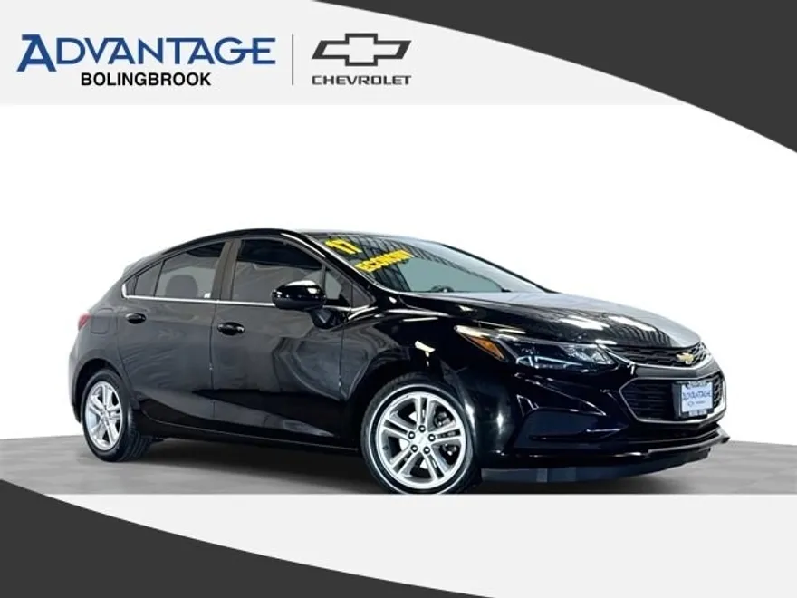 2017 Chevrolet Cruze LT photo 1