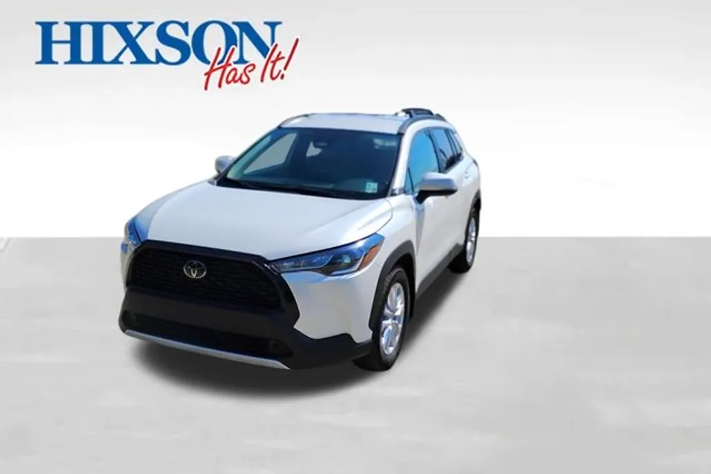 2024 Toyota Corolla Cross LE photo 1