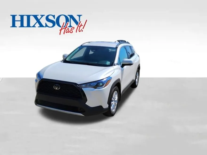 2024 Toyota Corolla Cross LE photo 1