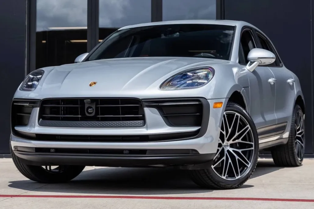 2026 Porsche Macan Base photo 1