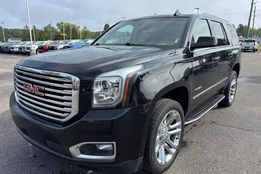 2017 Gmc Yukon SLT photo 1