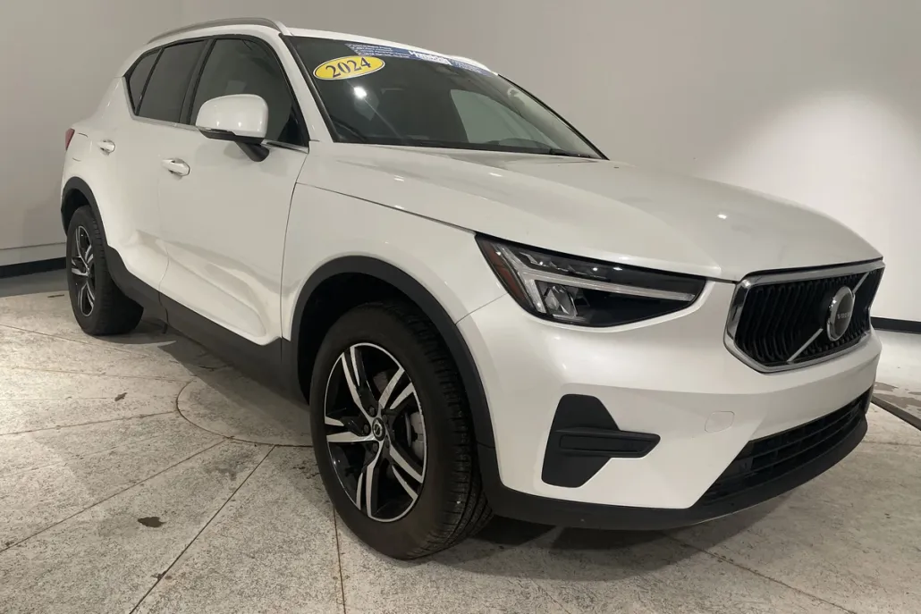 2024 Volvo XC40 Core photo 1