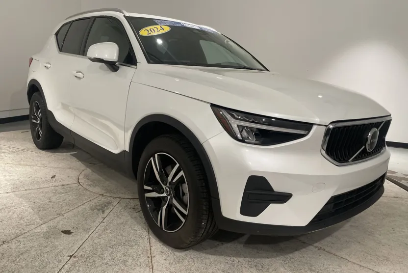 2024 Volvo XC40 Core photo 1