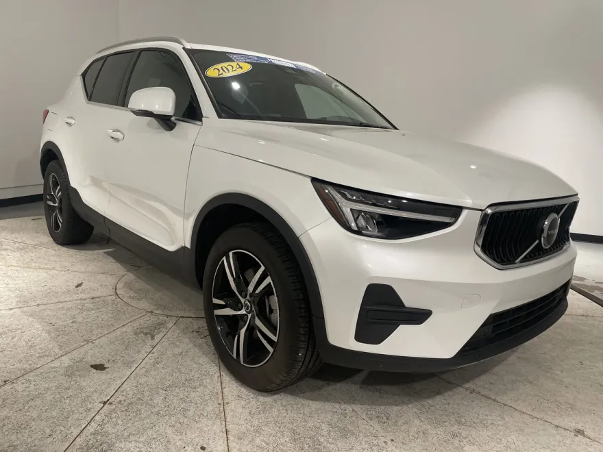 2024 Volvo XC40 Core photo 1