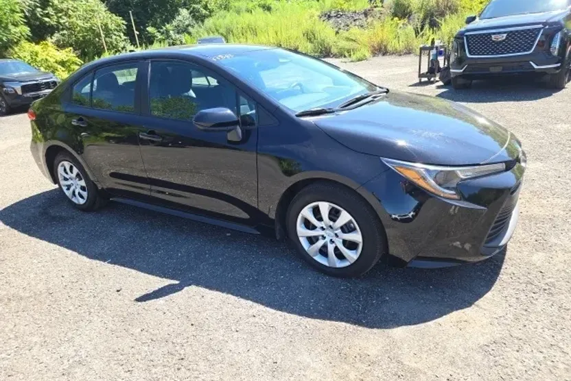 2024 Toyota Corolla LE photo 1