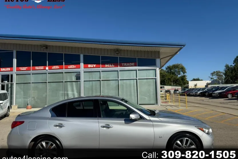 2015 Infiniti Q50 photo 1