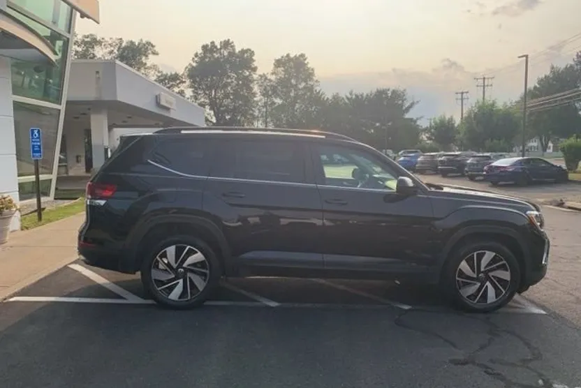 2024 Volkswagen Atlas SE Technology photo 1