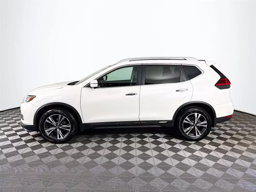 2017 Nissan Rogue SL photo 1