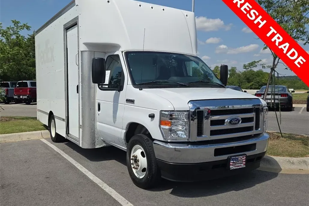 2022 Ford E-350 photo 1