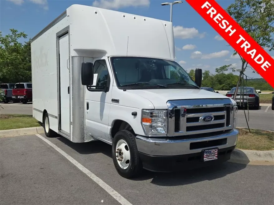 2022 Ford E-350 photo 1