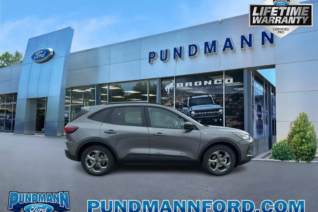 2025 Ford Escape ST-Line photo 1