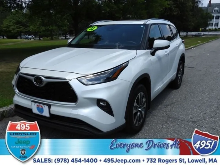 2022 Toyota Highlander XLE photo 1