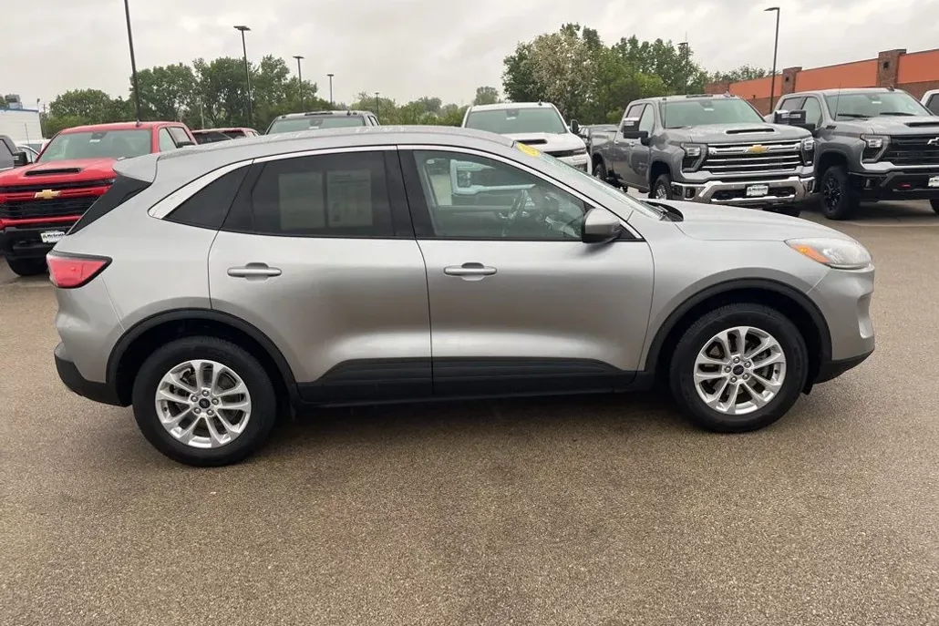 2021 Ford Escape SE photo 1