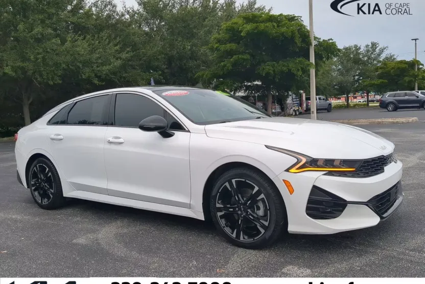 2022 Kia K5 GT-Line photo 1