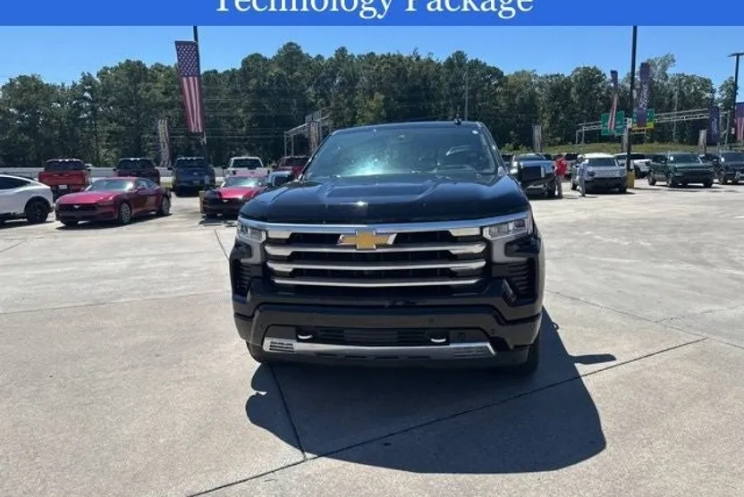 2023 Chevrolet Silverado 1500 High Country photo 1