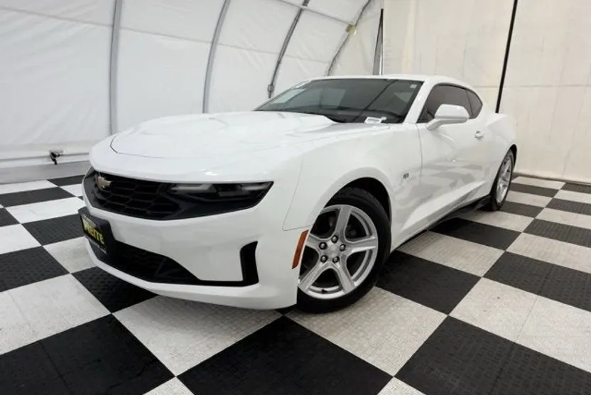 2019 Chevrolet Camaro 1LT photo 1