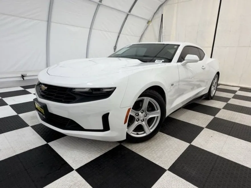 2019 Chevrolet Camaro 1LT photo 1