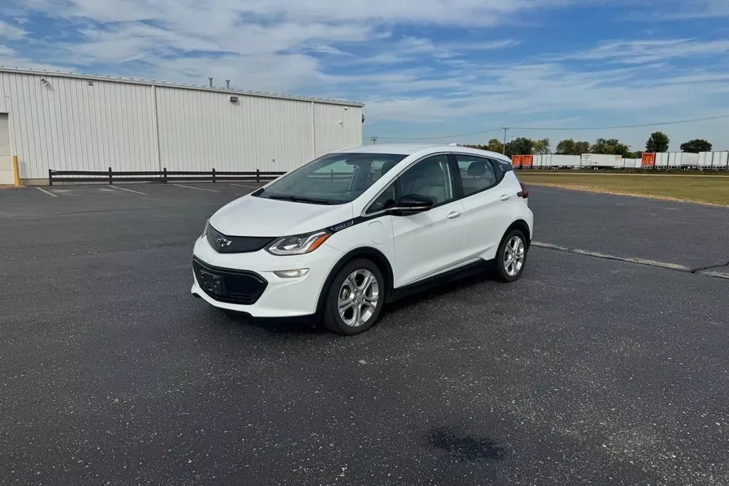 2017 Chevrolet Bolt EV photo 1