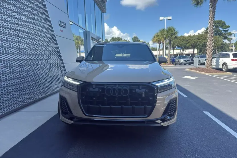 2025 Audi Q7 55 Premium photo 1