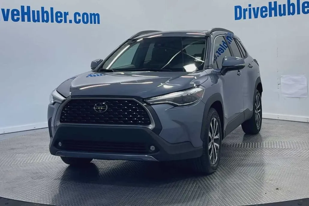 2022 Toyota Corolla Cross XLE photo 1