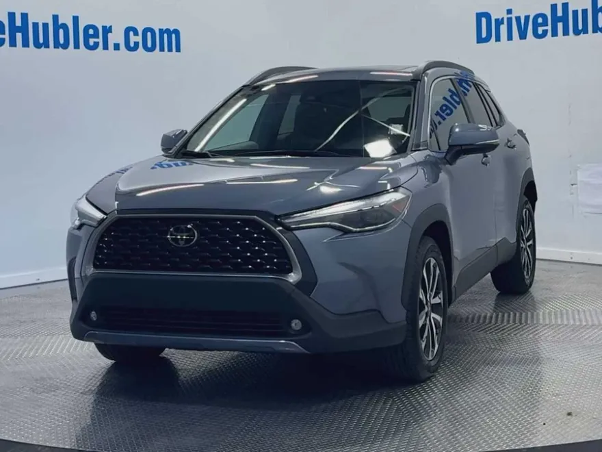 2022 Toyota Corolla Cross XLE photo 1