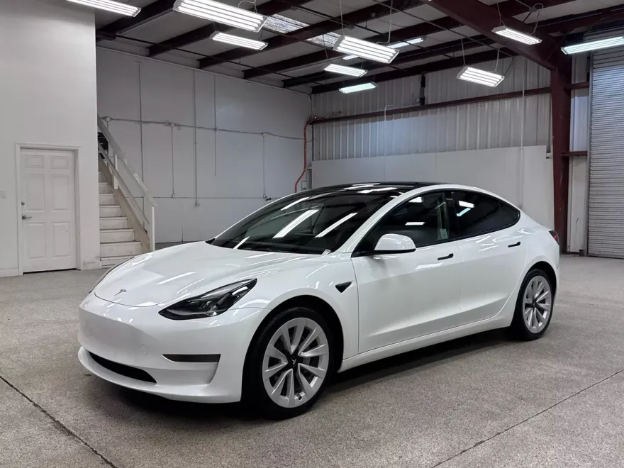 2023 Tesla Model 3 photo 1