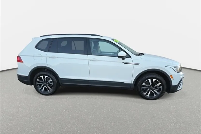 2024 Volkswagen Tiguan S photo 1
