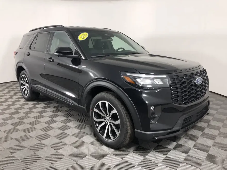 2025 Ford Explorer ST-Line photo 1