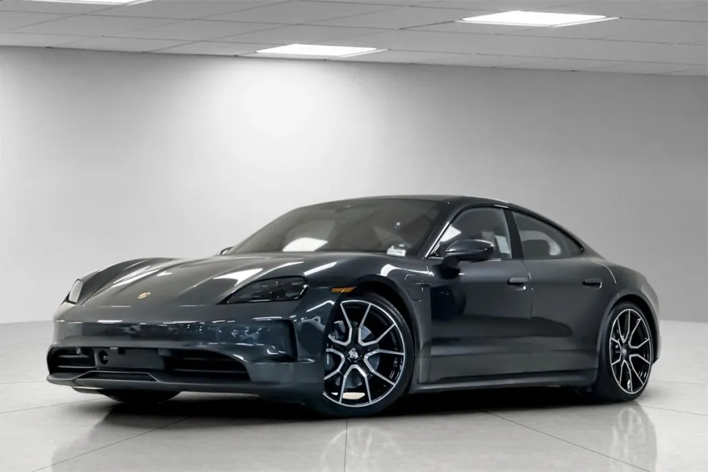 2025 Porsche Taycan photo 1