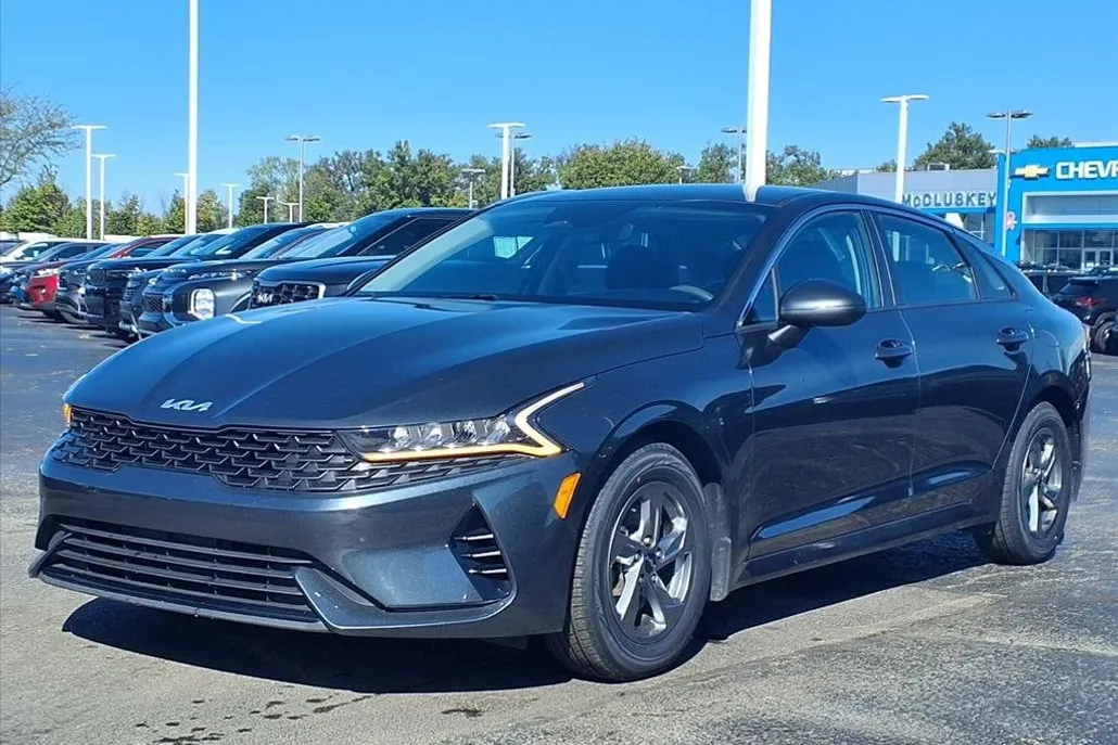 2023 Kia K5 LXS photo 1
