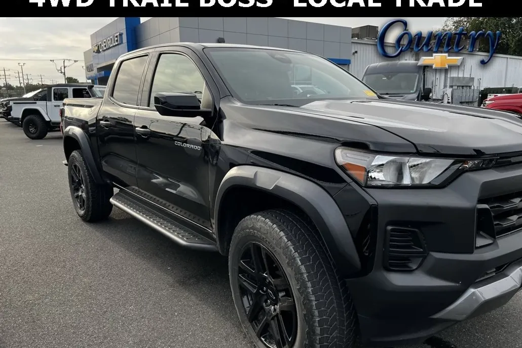 2023 Chevrolet Colorado Trail Boss photo 1