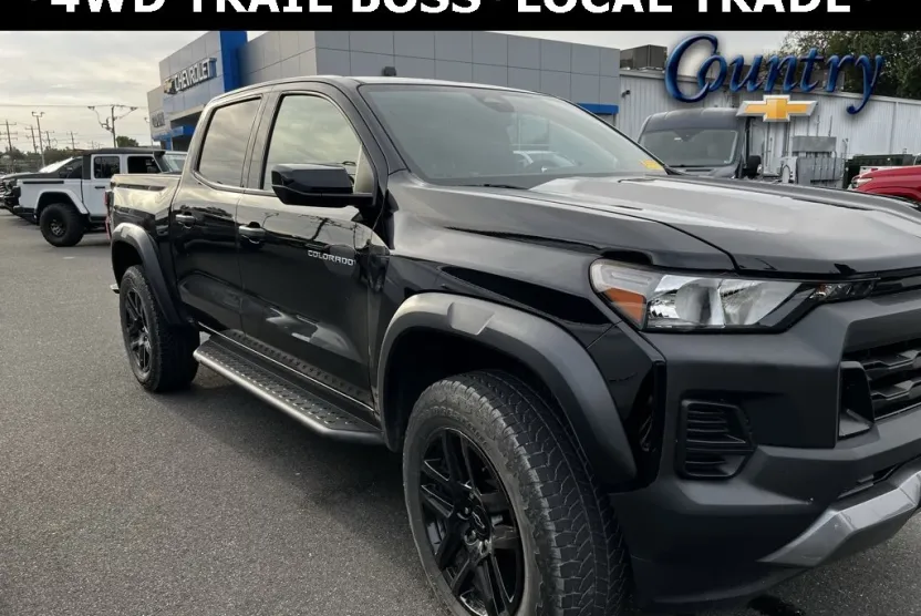 2023 Chevrolet Colorado Trail Boss photo 1