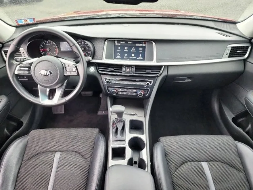 2019 Kia Optima S photo 1