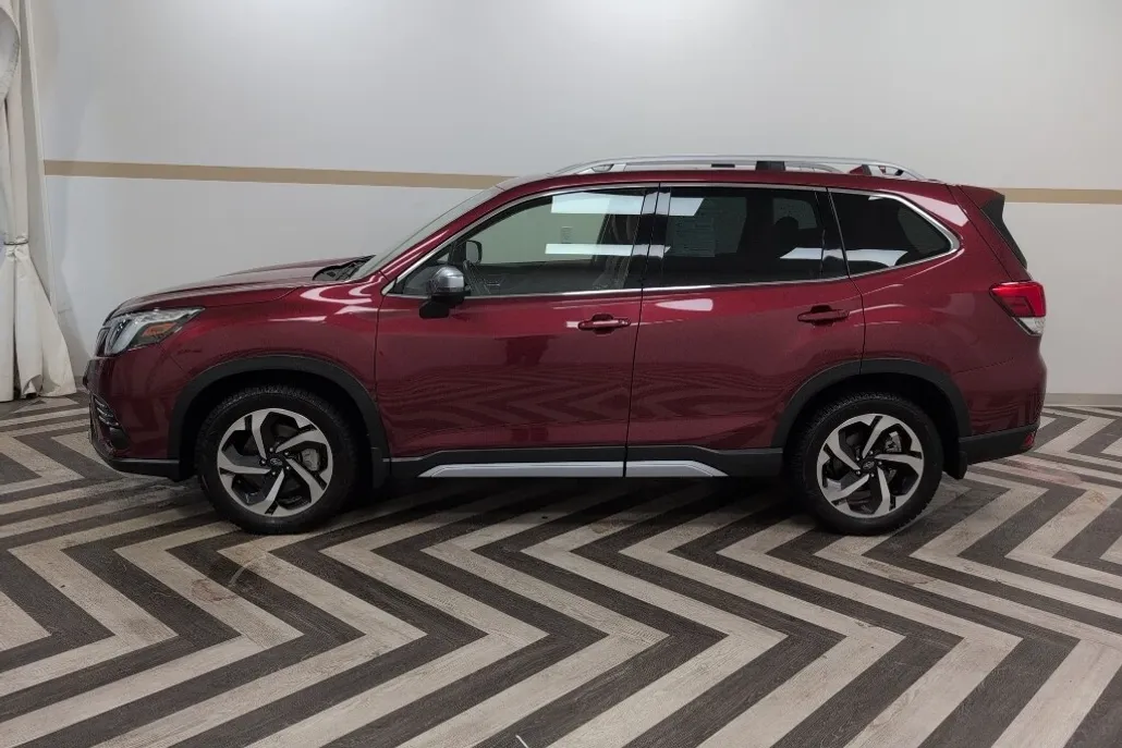 2022 Subaru Forester Touring photo 1