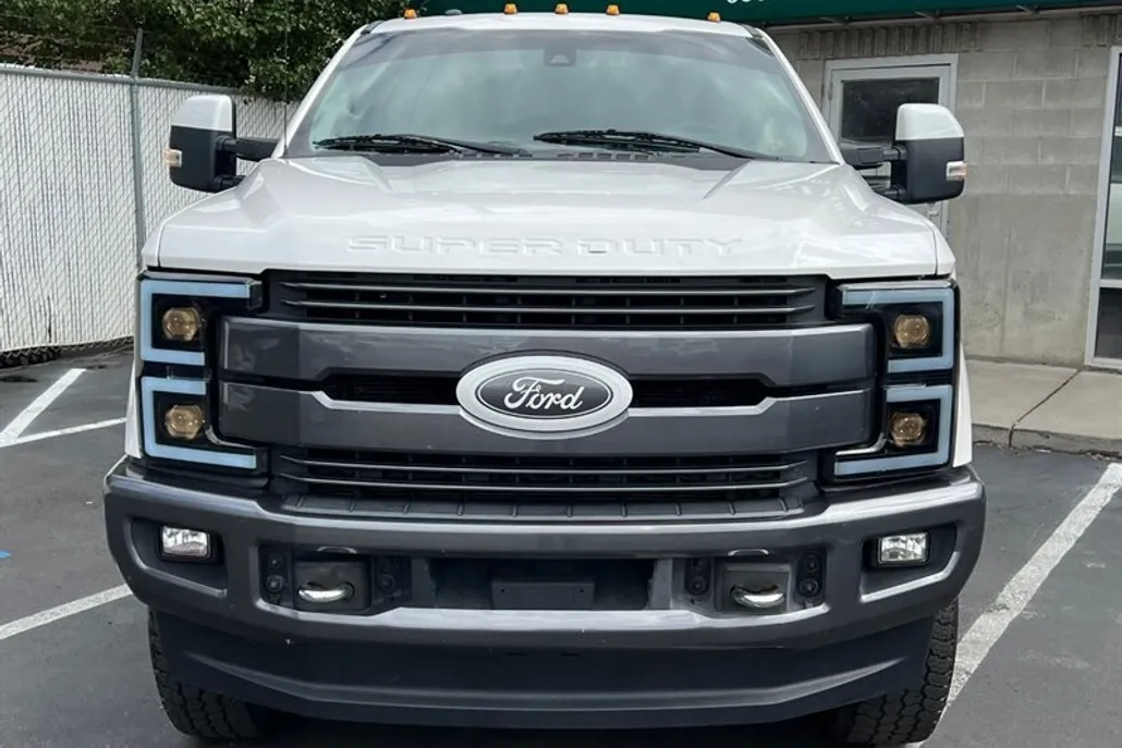 2017 Ford F-350 Lariat photo 1
