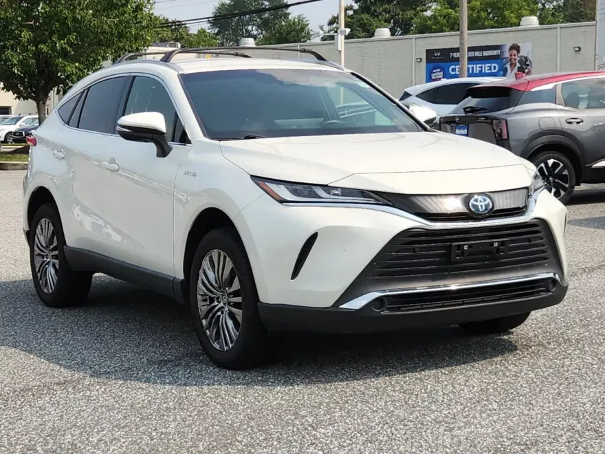 2021 Toyota Venza LE photo 1