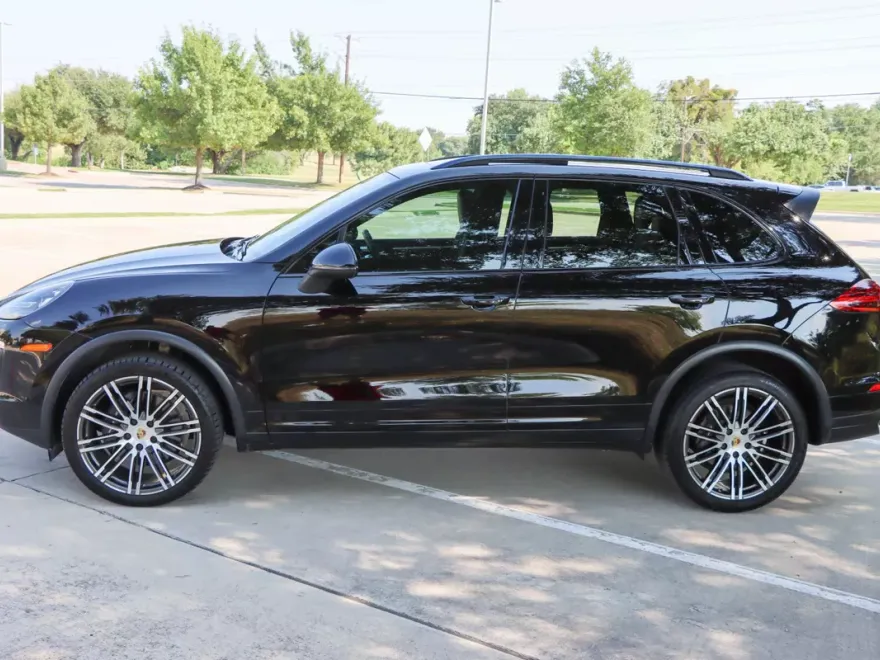 2016 Porsche Cayenne photo 1