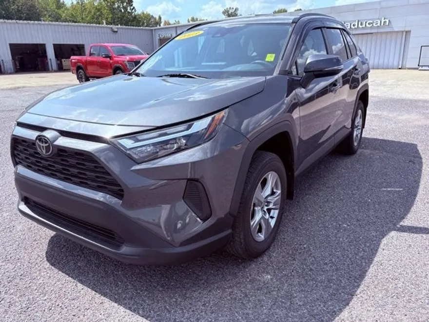 2023 Toyota RAV4 XLE photo 1