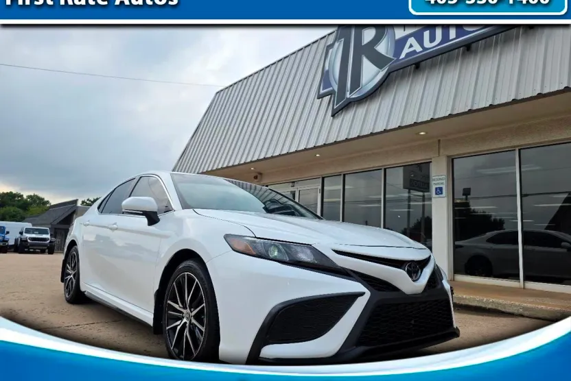 2023 Toyota Camry SE photo 1