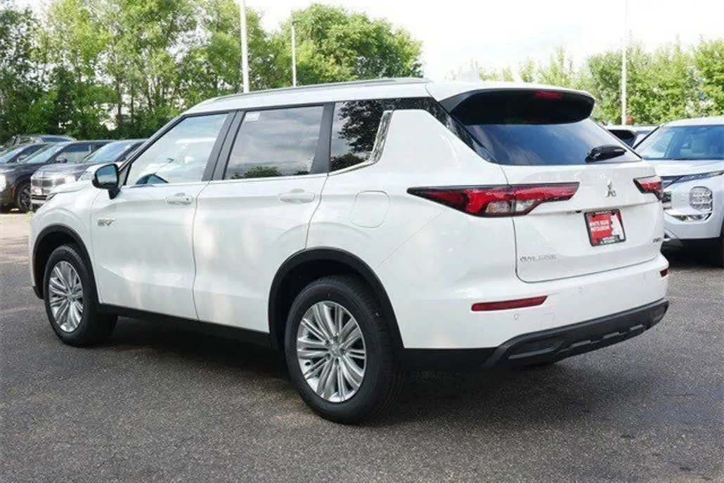 2025 Mitsubishi Outlander PHEV ES photo 1