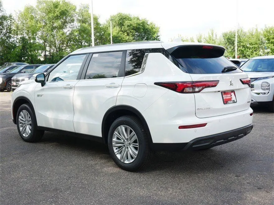 2025 Mitsubishi Outlander PHEV ES photo 1
