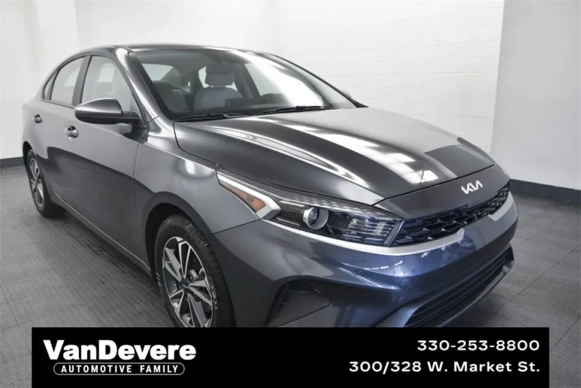 2023 Kia Forte LXS photo 1