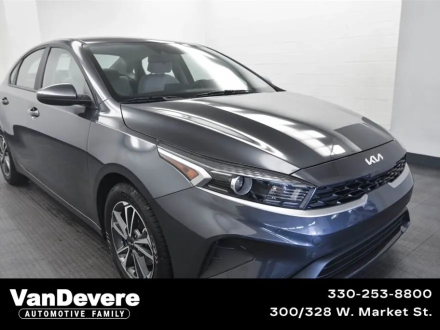 2023 Kia Forte LXS photo 1