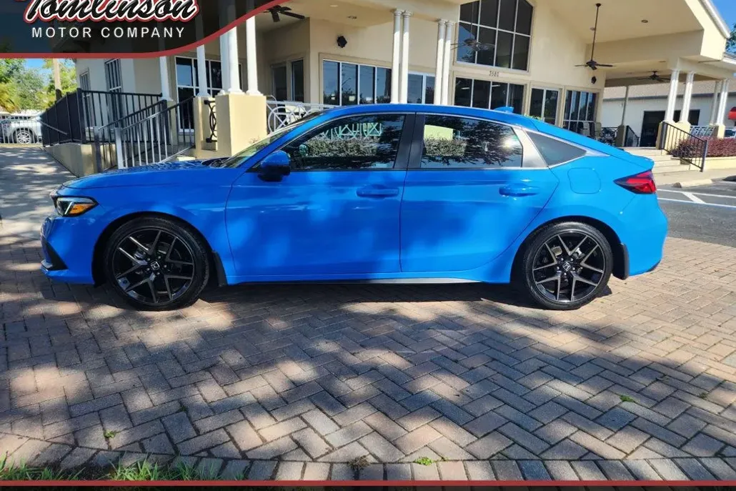 2024 Honda Civic Hatchback Sport Touring photo 1