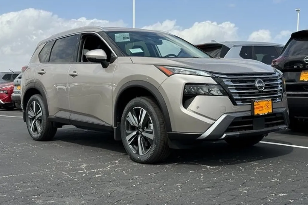 2025 Nissan Rogue SL photo 1
