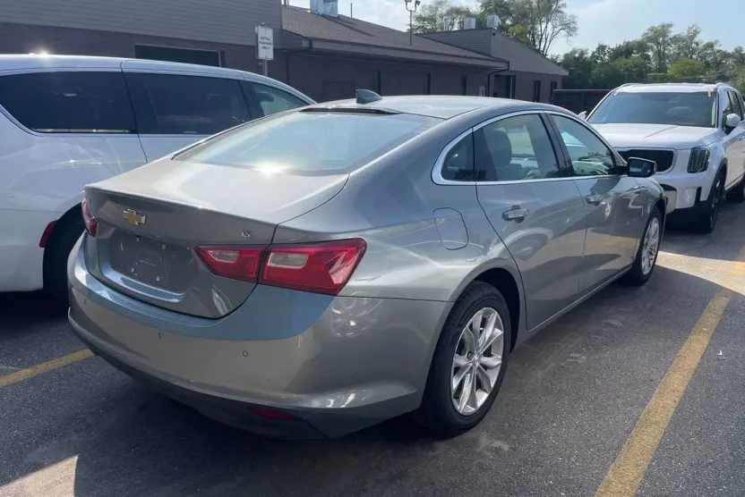 2024 Chevrolet Malibu 1LT photo 1