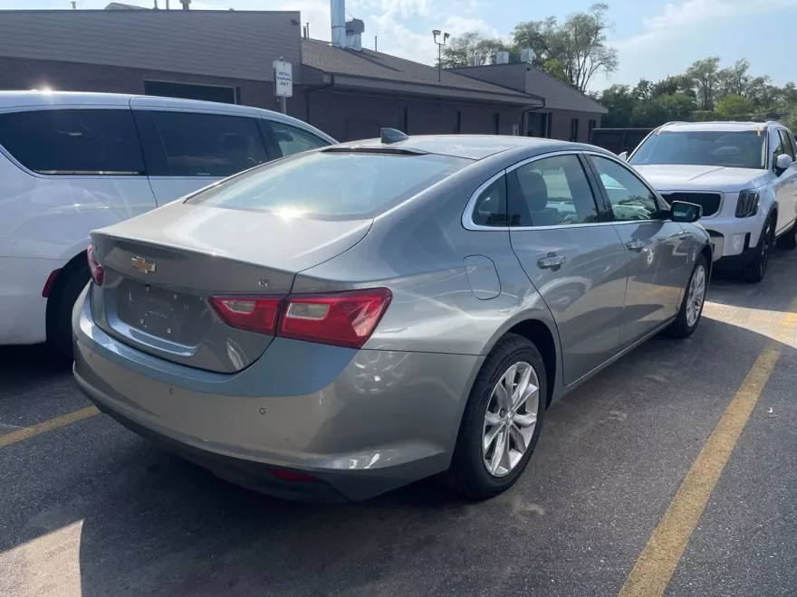 2024 Chevrolet Malibu 1LT photo 1